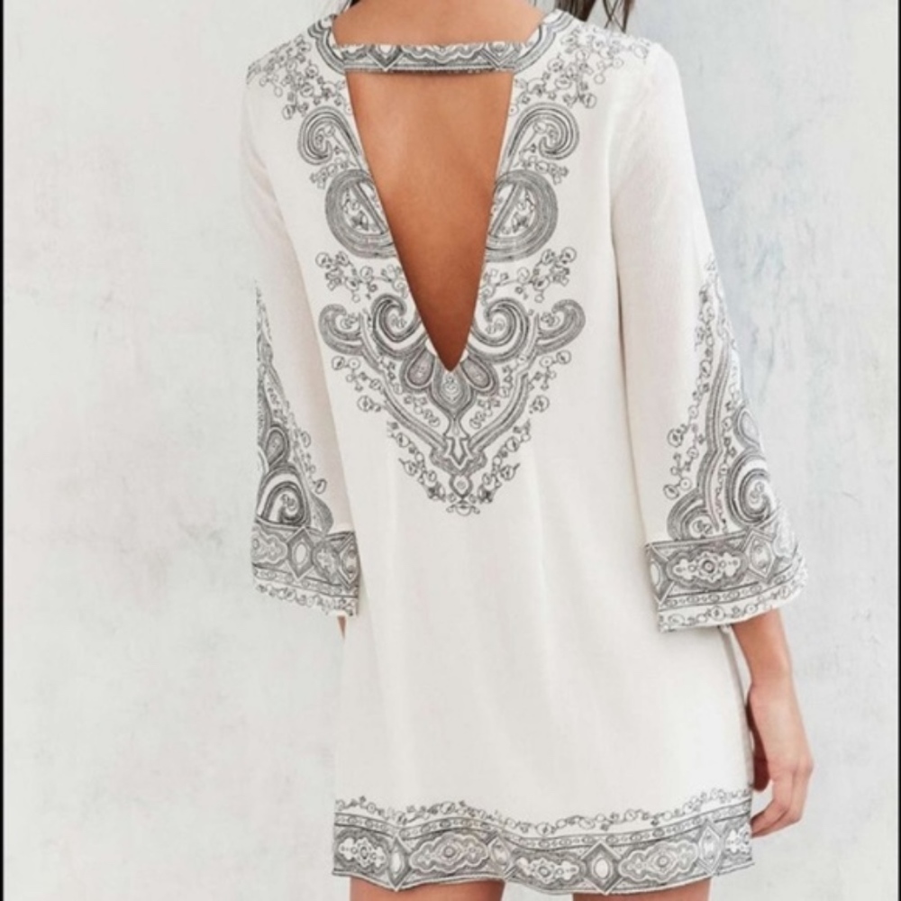 Urban Outfitters Ecote Gineva Printed Shift Dress
